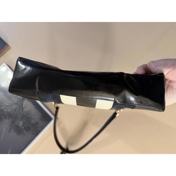 Gucci Black and White Stripe Shoulder Bag - Picture 3 of 8